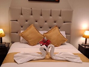 Romantic Double Room Single Use, 1 Queen Bed