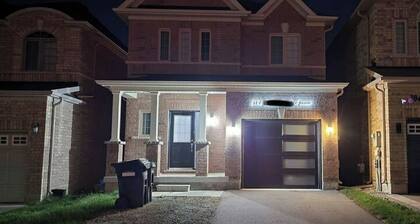 Luxury Bradford Home - 4 Bedroom House