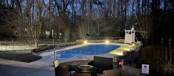 *Private/Contempo/Cozy/House & pool/17 min from ATL & in the Atlanta Metro Area*