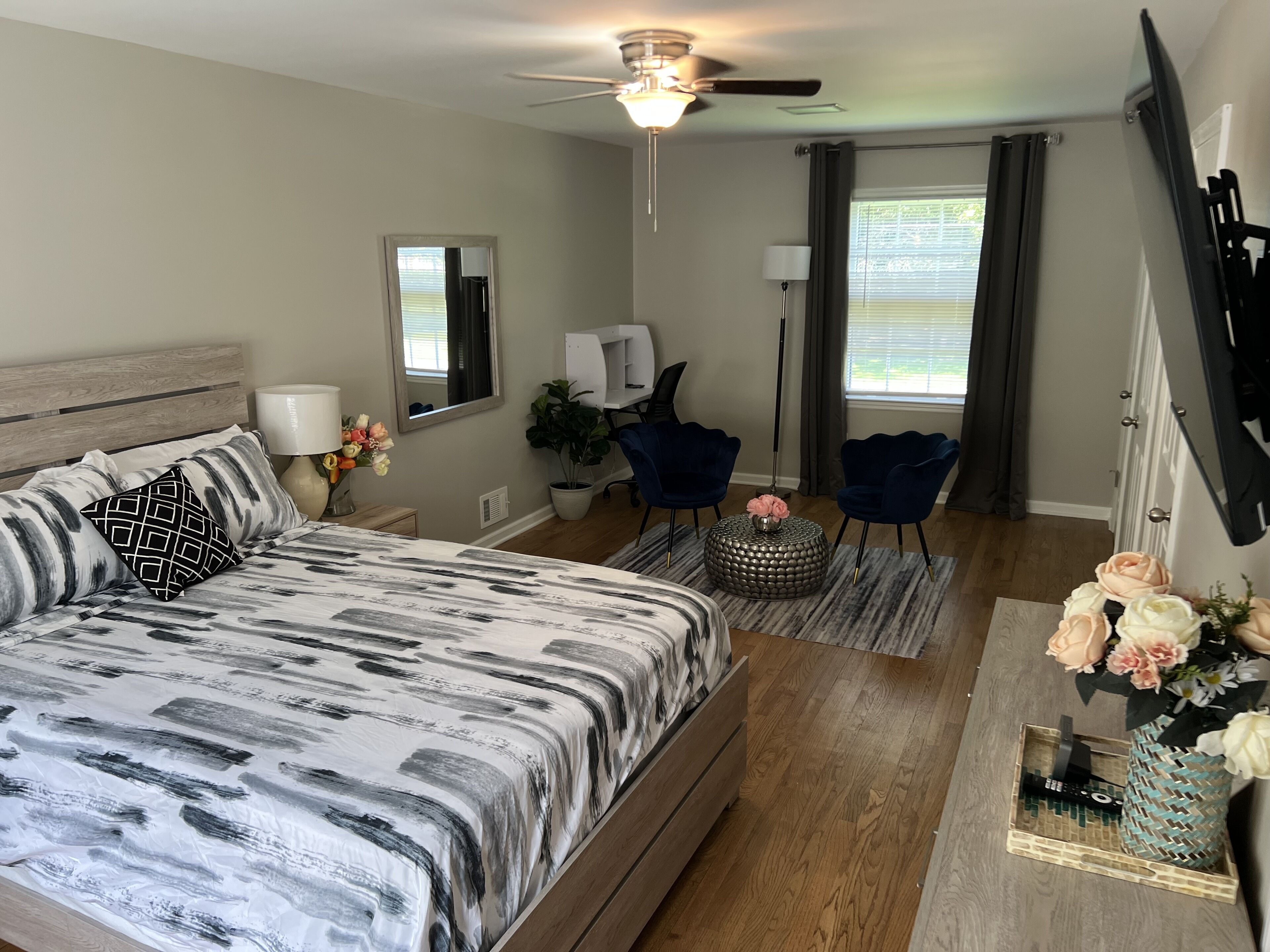 3 chambres, bureau, Wi-Fi gratuit, draps fournis