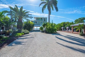 Property grounds - Secluded Oceanfront property, Private pool, hot tub, boat ramp and dock (Summerland Key)