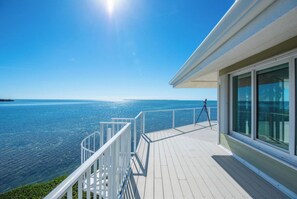 Property grounds - Secluded Oceanfront property, Private pool, hot tub, boat ramp and dock (Summerland Key)