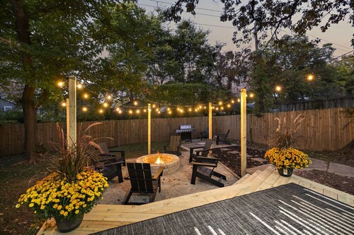 Gated Parking-Private Fenced Yard