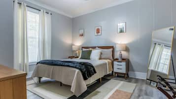 4 bedrooms, desk, iron/ironing board, travel cot