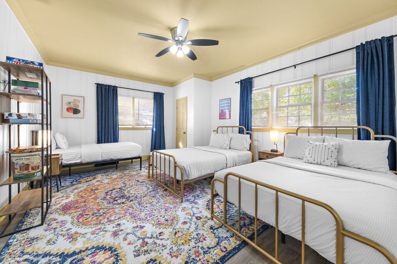 4 Schlafzimmer, Schreibtisch, Bügeleisen/Bügelbrett, Reisekinderbett