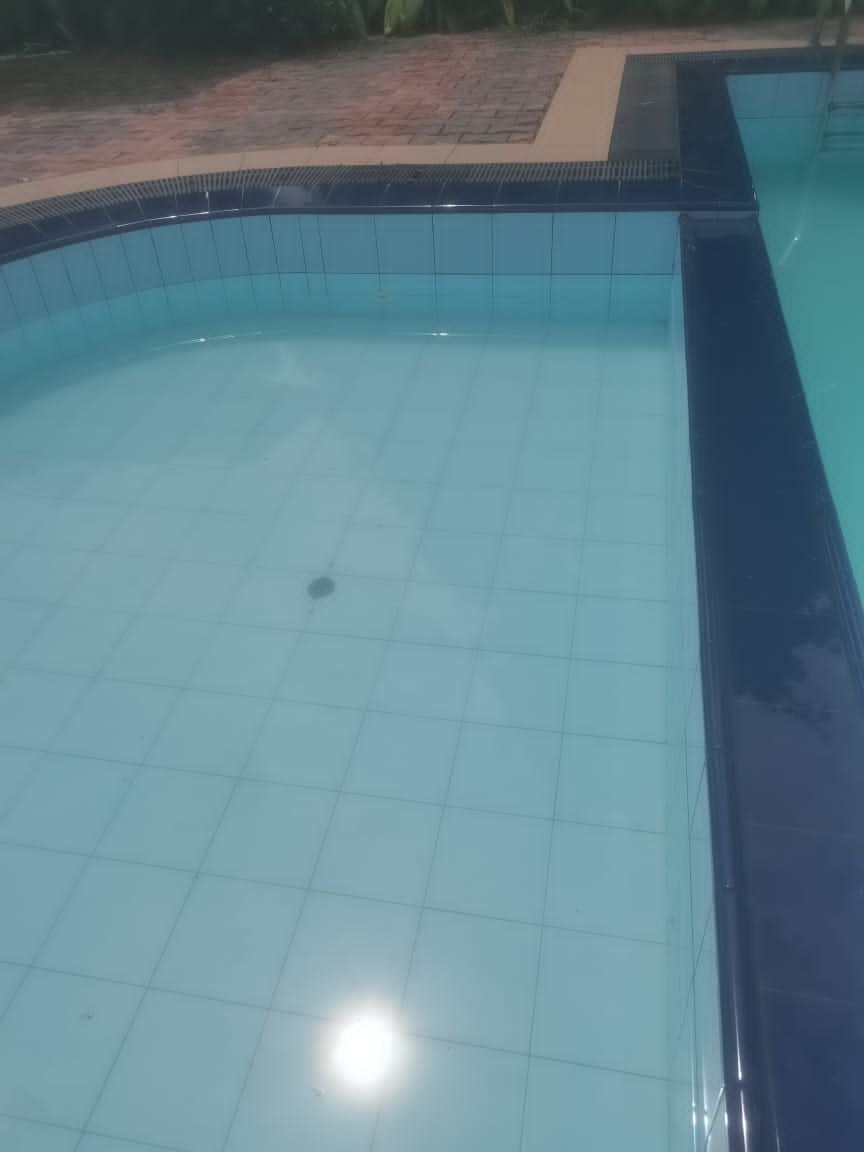 حمام سباحة