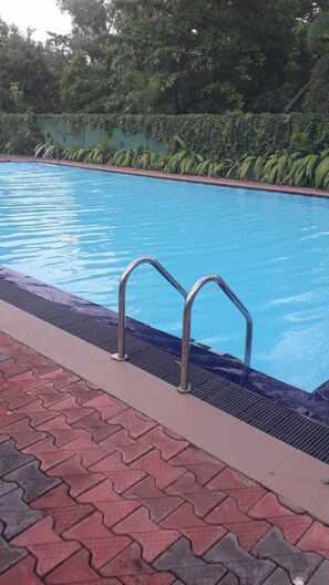 2 kolam renang outdoor