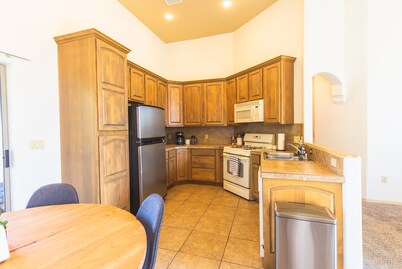 Yucca House | Views, Jetted Bath, Central Retreat