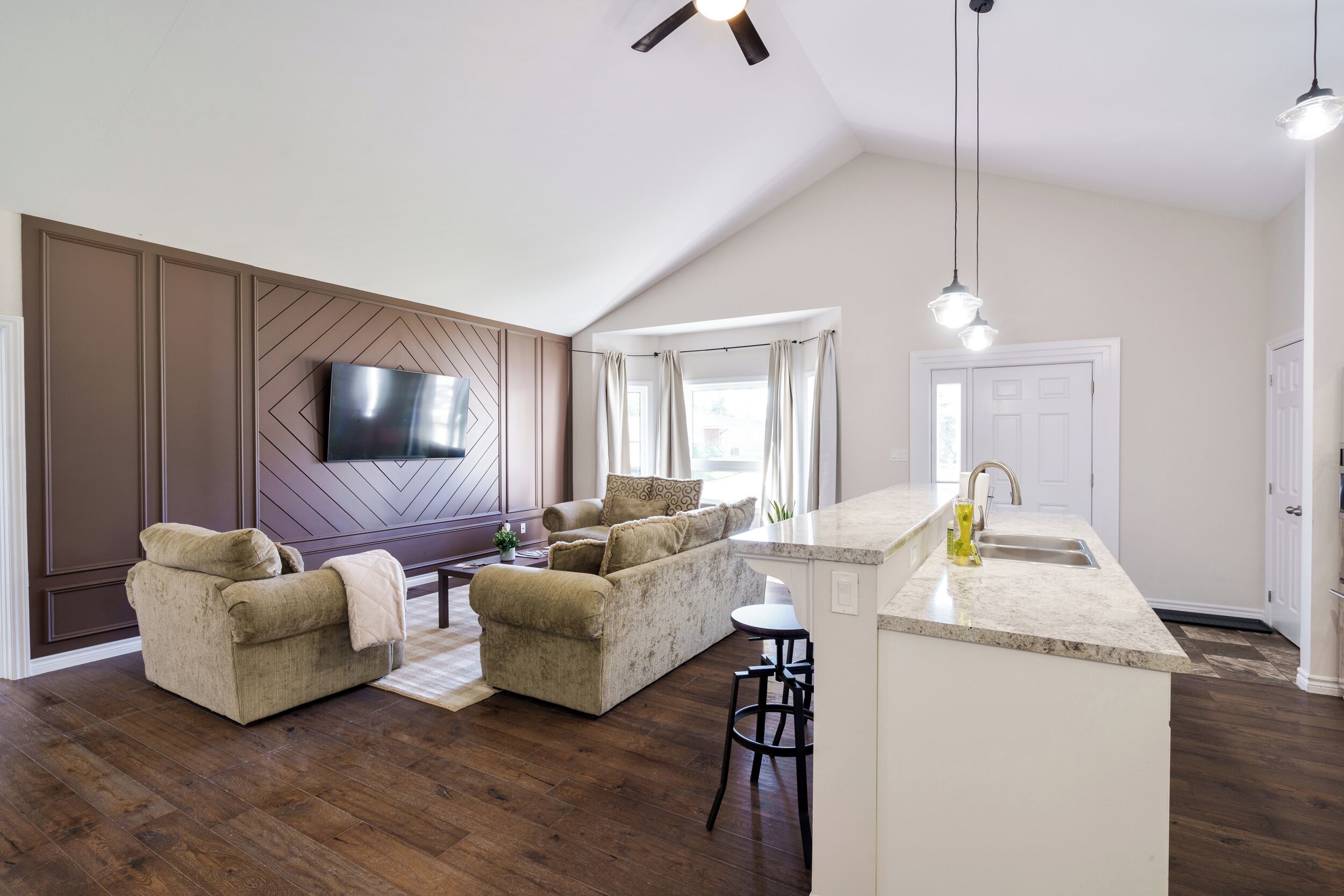 Älytelevisio, kirjoja, tulostin