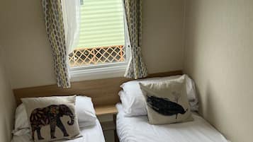 2 bedrooms, iron/ironing board, WiFi