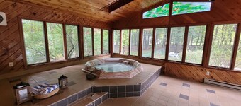 Hemlock Estate: Indoor Hot Tub, Heated Pool, Game Room; Spacious, Ski & More!