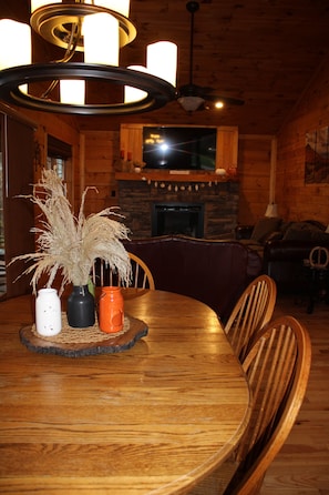 Smart TV, fireplace - 2 Acres of pure paradise with amazing Mountain View’s!! Minutes from Emory&Henry (Meadowview)