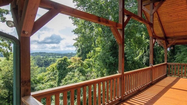 A wooden deck with a railing overlooking a forested landscape. - 2 Acres of pure paradise with amazing Mountain View’s!! Minutes from Emory&Henry (Meadowview)