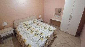 Room - The little house on the sea (Venetico Marina)