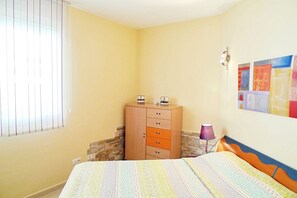 2 bedrooms, iron/ironing board, Internet, bed sheets - Precioso apartamento con piscina y jardín propio (Lloret de Mar)
