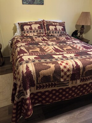 Tabla de planchar con plancha, wifi y ropa de cama 