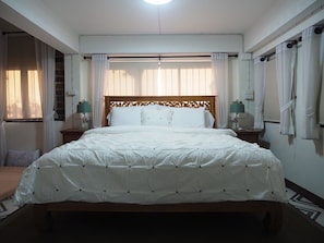 3 bedrooms, desk, iron/ironing board