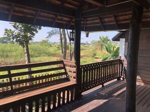 Property grounds - Charming Thai Lanna style house in the country side of Chiangmai.Relaxing garden (San Kamphaeng)