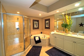 Bathtub, jetted bath, hair dryer, towels - The Palm Tree Penthouse (Stuart)