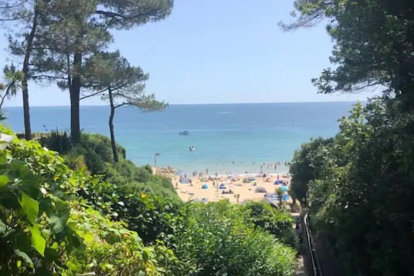 Ubicación cercana a la playa