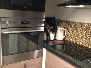 Kühlschrank, Mikrowelle, Geschirrspüler