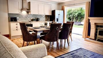 Appartement | Cuisine privée | Réfrigérateur, micro-ondes, four, plaque de cuisson