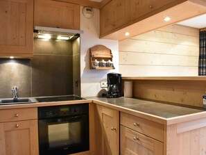 Fridge, microwave, oven, dishwasher - Duplex with 4 bedrooms for 10 in Méribel, near slopes and shops, parking included (Méribel)