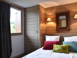 5 bedrooms - Duplex with 4 bedrooms for 10 in Méribel, near slopes and shops, parking included (Méribel)