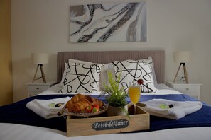 Apartment, Multiple Beds | 2 bedrooms, iron/ironing board, free WiFi, bed sheets