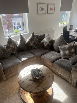 Departamento, varias camas | Sala de estar