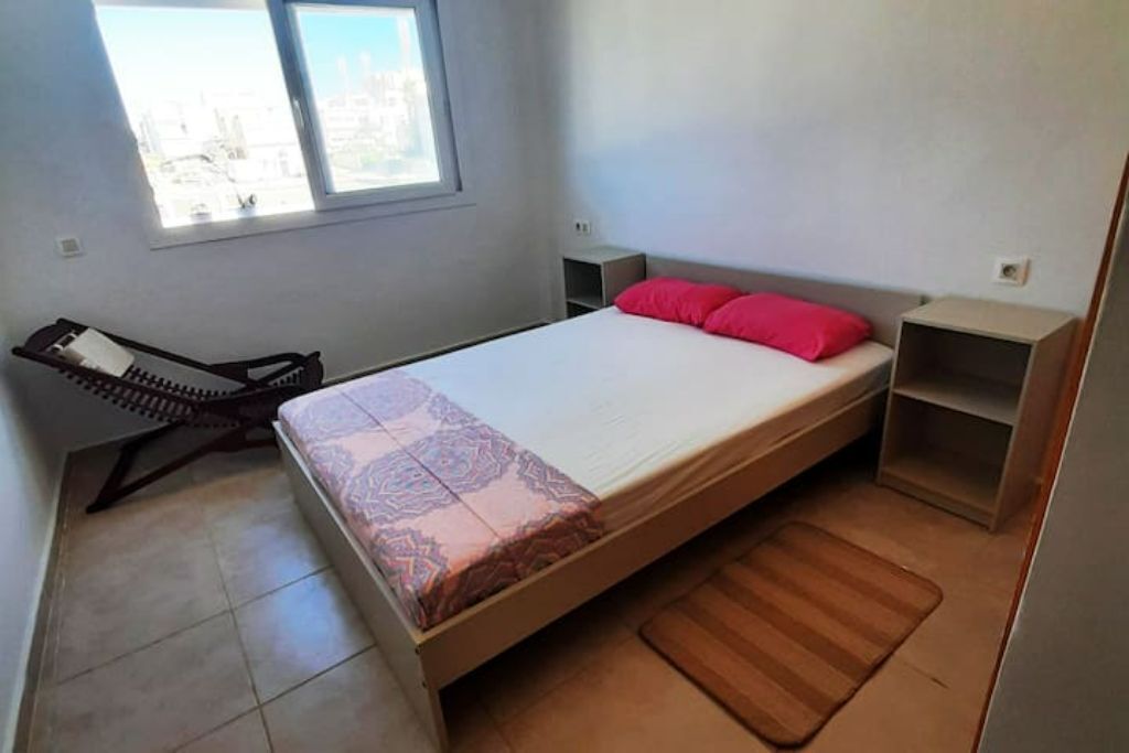 1 chambre, bureau, fer et planche à repasser, Wi-Fi
