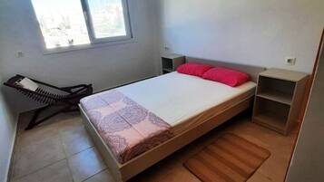 1 chambre, bureau, fer et planche à repasser, Wi-Fi
