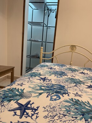 1 bedroom, travel cot, free WiFi, bed sheets
