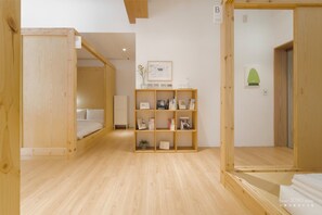 Blackout curtains, free WiFi, bed sheets - forest 3030 hostel (Yuli)