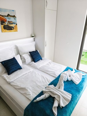 2 Schlafzimmer, Zimmersafe, Schreibtisch, Bügeleisen/Bügelbrett