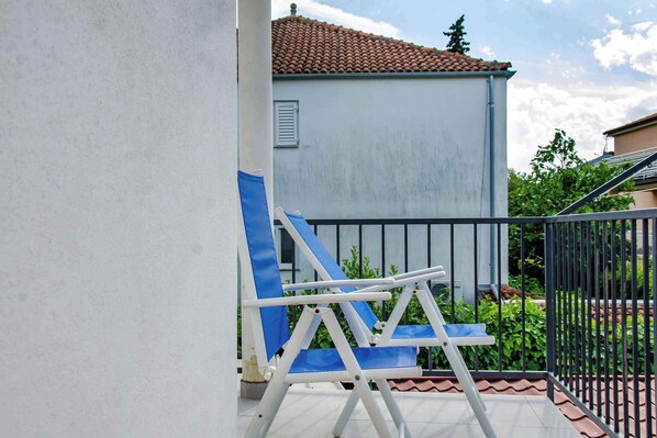 Property grounds - Holiday apartment with balcony and air conditioning (Milčetići)