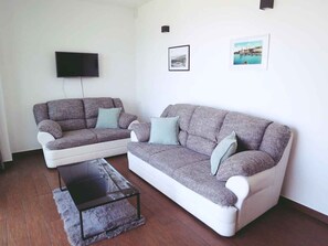 TV - Holiday apartment with sea view (Malinska)