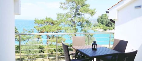 屋外ダイニングエリア