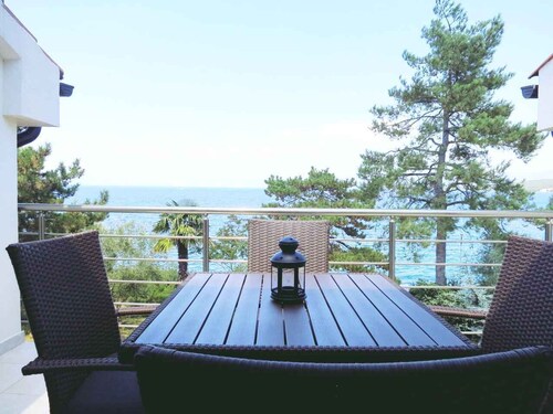 Holiday apartment with sea view