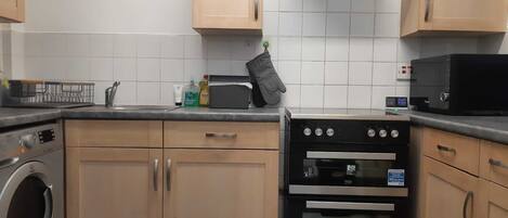 Ferienhaus | Eigene Küche | Kühlschrank, Mikrowelle, Ofen, Herdplatte