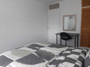 House | 1 bedroom, iron/ironing board, free WiFi, bed sheets