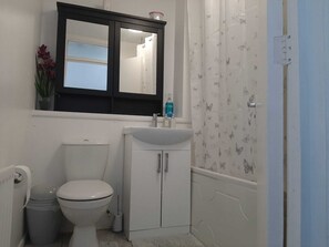 House | Bathroom | Combined shower/bathtub, deep-soaking bathtub, towels - Beautiful 1-bed House by Manchester City Stadium (Manchester)