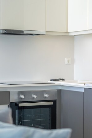 Microwave, coffee/tea maker, toaster, blender