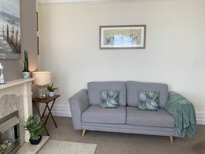 Apartment, 1 King Bed | Living room