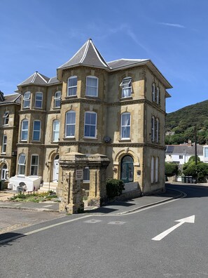 Exterior - Charming 1-bed Apartment in Ventnor (Ventnor)
