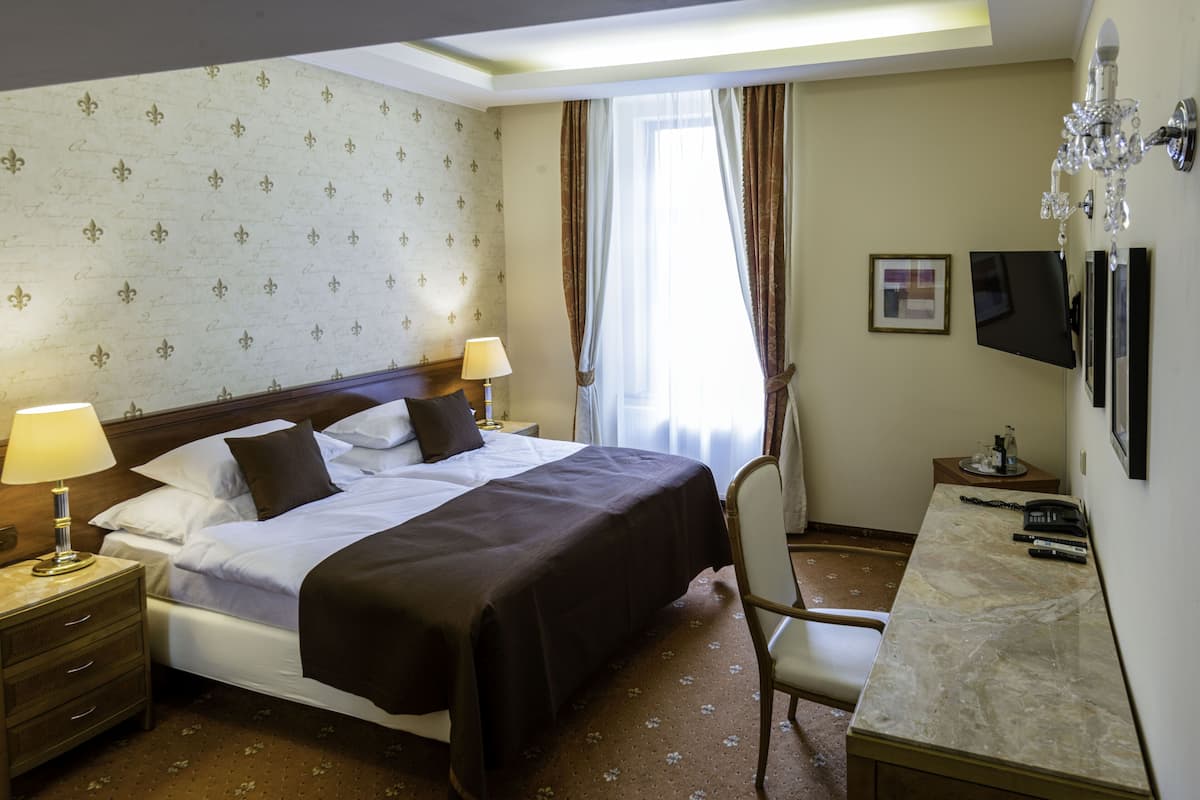 Camera Superior con letto matrimoniale o 2 letti singoli | Minibar, una cassaforte in camera, una scrivania, insonorizzazione