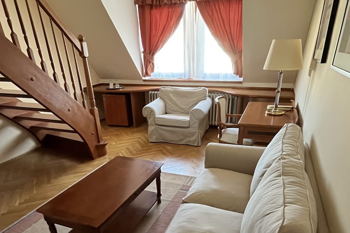 Minibar, una cassaforte in camera, una scrivania, insonorizzazione
