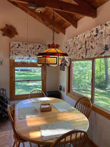 4 Bedroom, 1.5 bath- Air-Conditioned House on Lake Champlain - Seasonal May- Oct