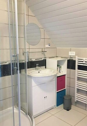 Shower, hair dryer, towels, soap - Audierne/Plouhinec: 1 km from the sea, in a peaceful, enclosed setting. (Plouhinec)