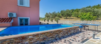 Cozy apartment in Koper with sauna